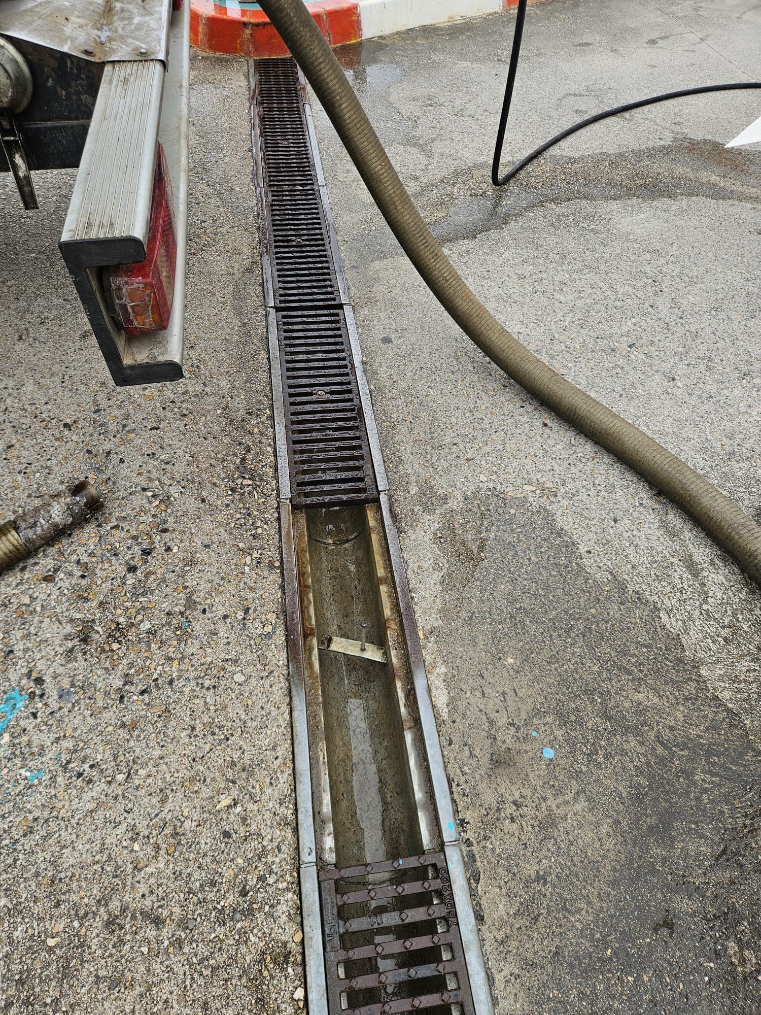 Limpieza de canaletas industriales